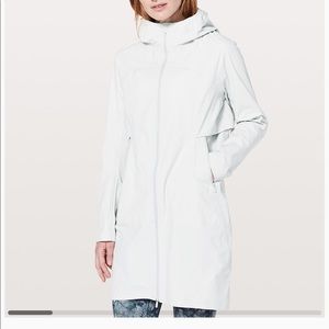 Lululemon raincoat - like new! Size 6